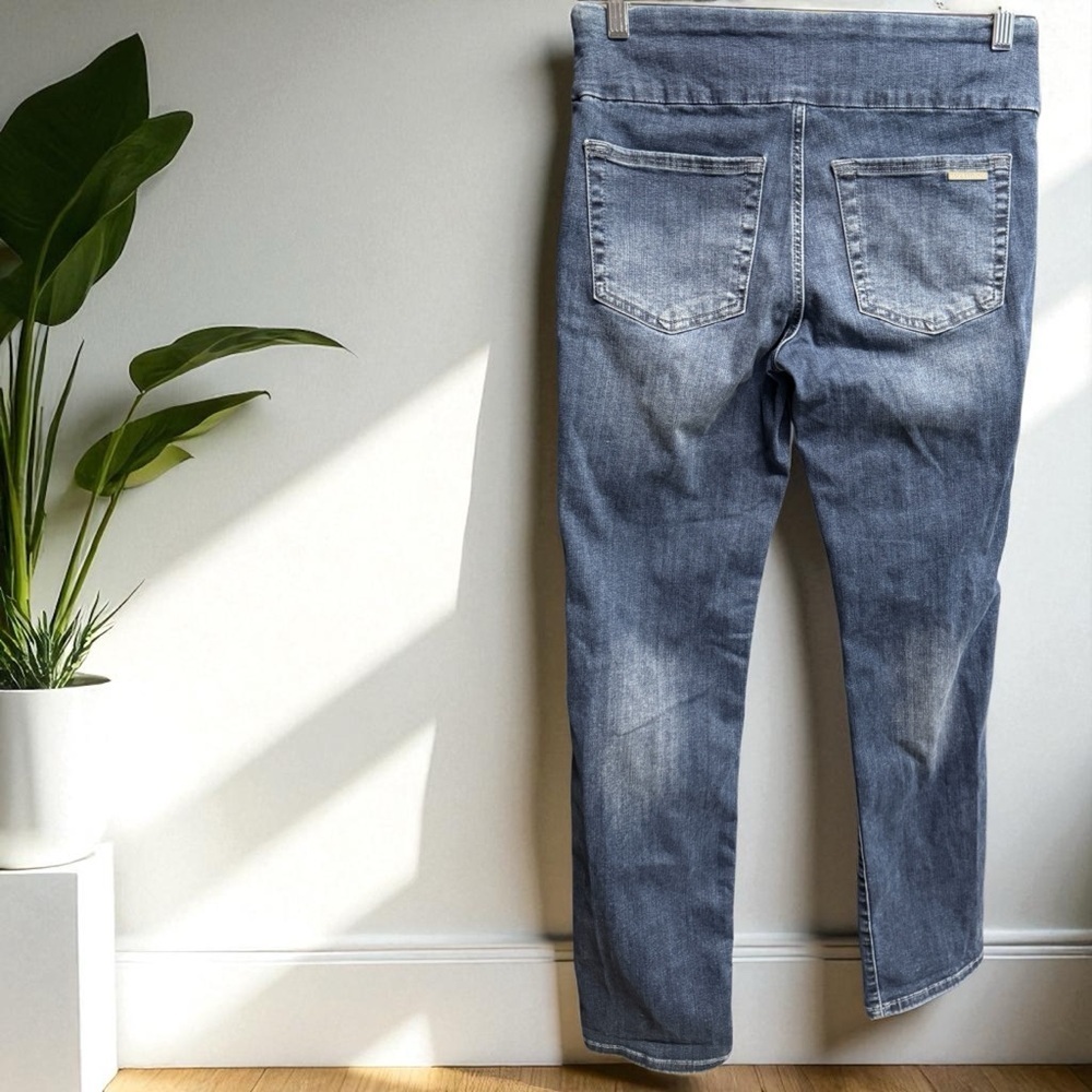 Feverish Fashion: Rock Your Style in Distressed Rock & Republic Jeans! Size 10M - Picture 11 of 16